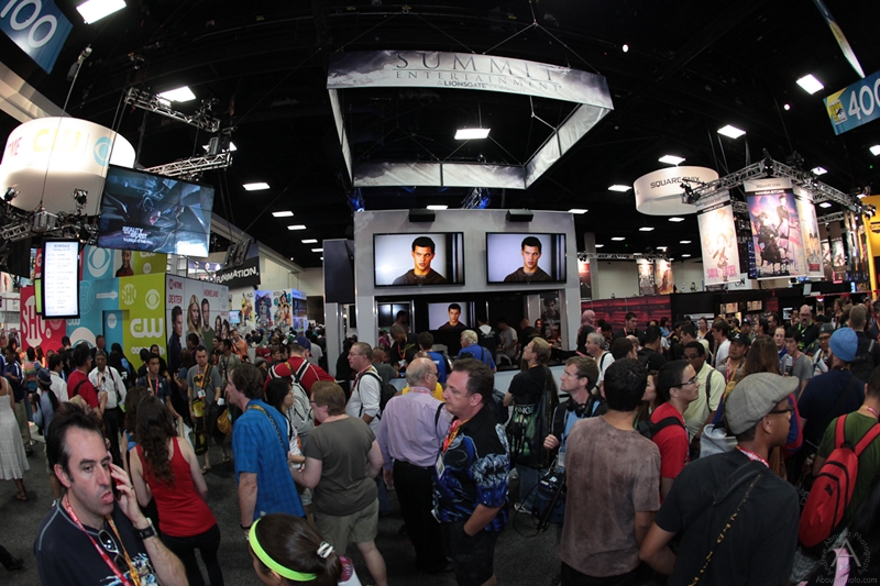 cbs_and_summit_entertainment_booths_at_comic-con_2012_for_antelope_entertainment-28