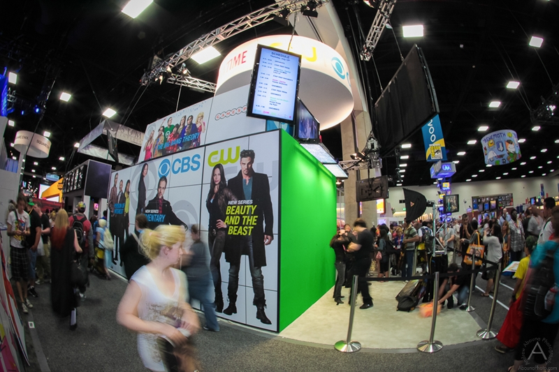 cbs_and_summit_entertainment_booths_at_comic-con_2012_for_antelope_entertainment-3