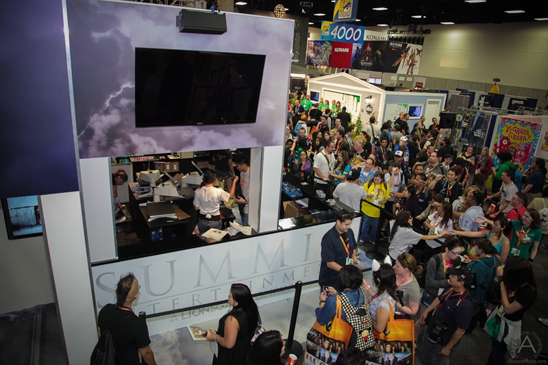 cbs_and_summit_entertainment_booths_at_comic-con_2012_for_antelope_entertainment-35