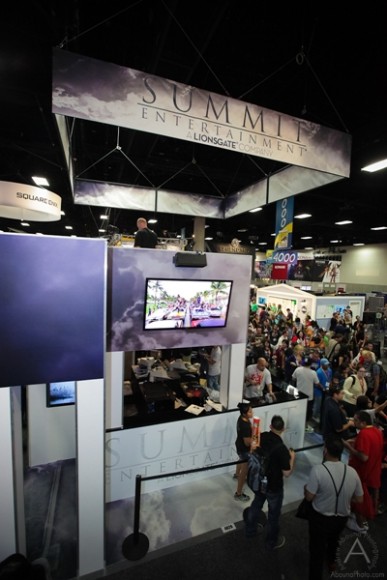 cbs_and_summit_entertainment_booths_at_comic-con_2012_for_antelope_entertainment-36